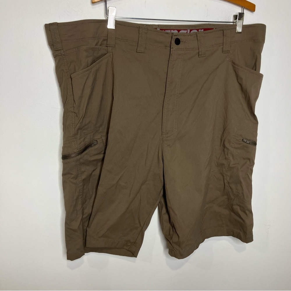 Wrangler All terrain zip cargo shorts brown mens size 44 outdoor gear casual